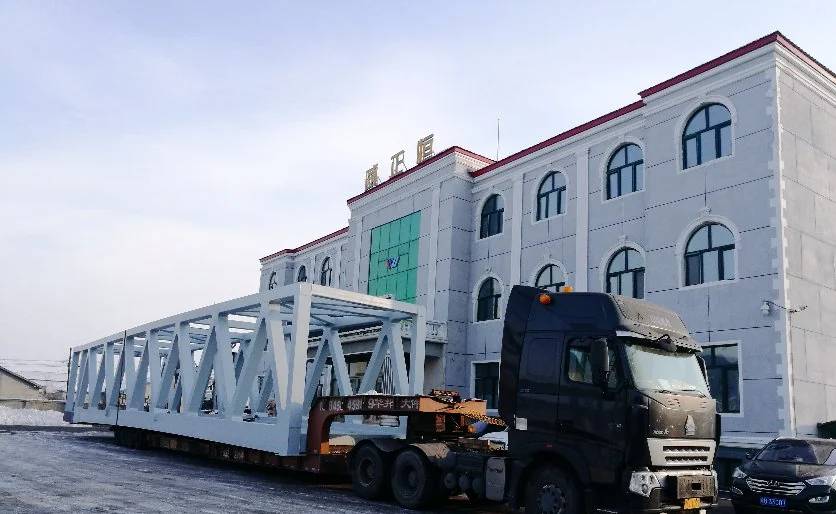 Пешеходный мост Цзинвэй у северной площади вокзала Харбина